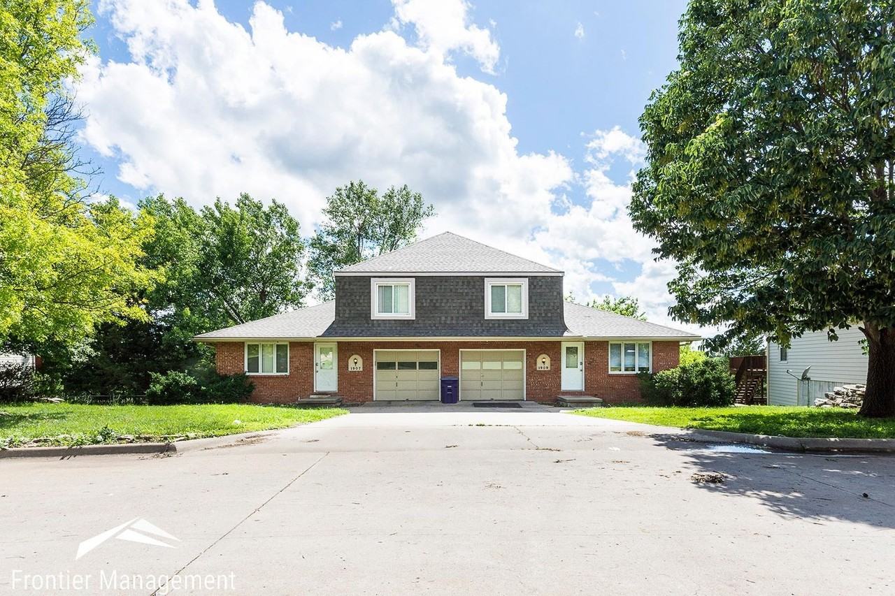 1909 Crescent Drive - Photo 2 of 15