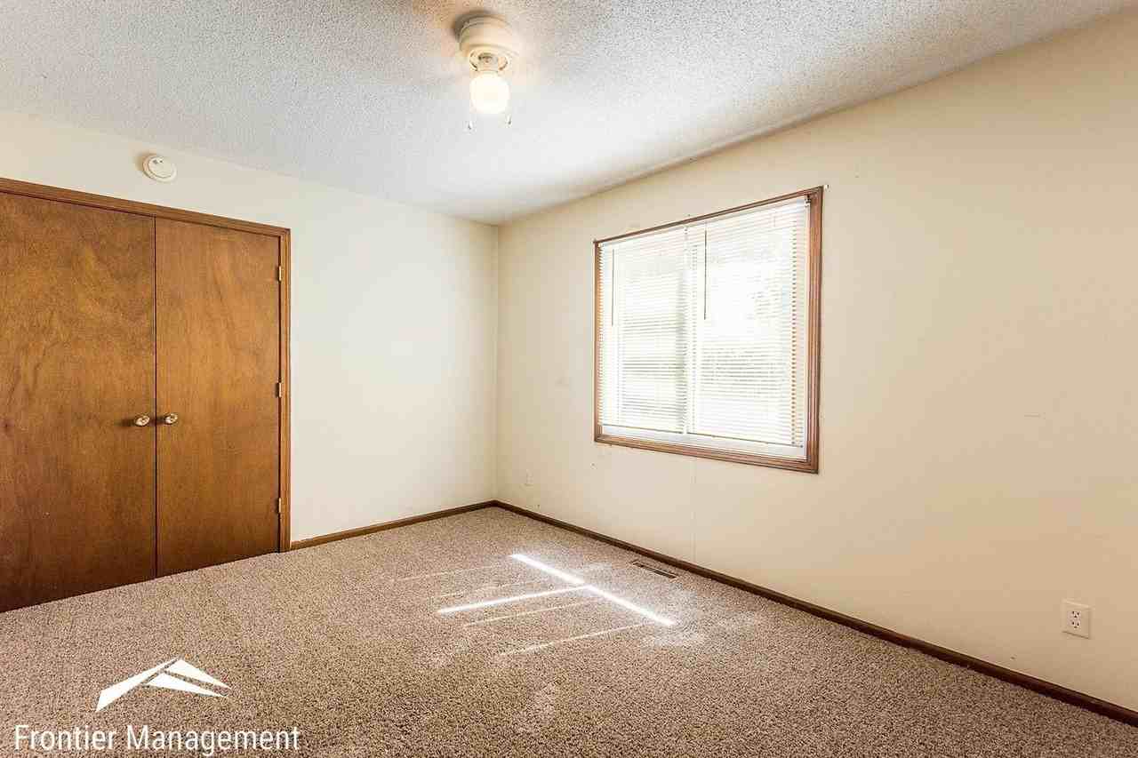 1909 Crescent Drive - Photo 4 of 15