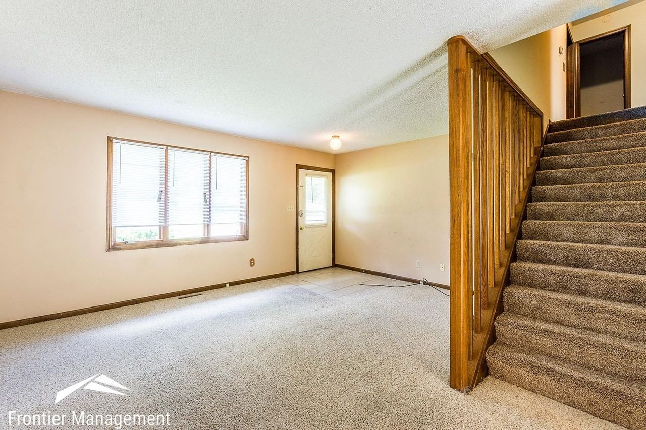 1909 Crescent Drive - Photo 5 of 15