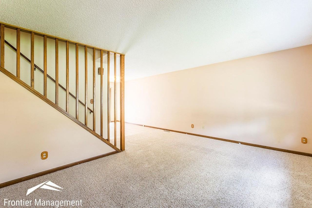 1909 Crescent Drive - Photo 6 of 15