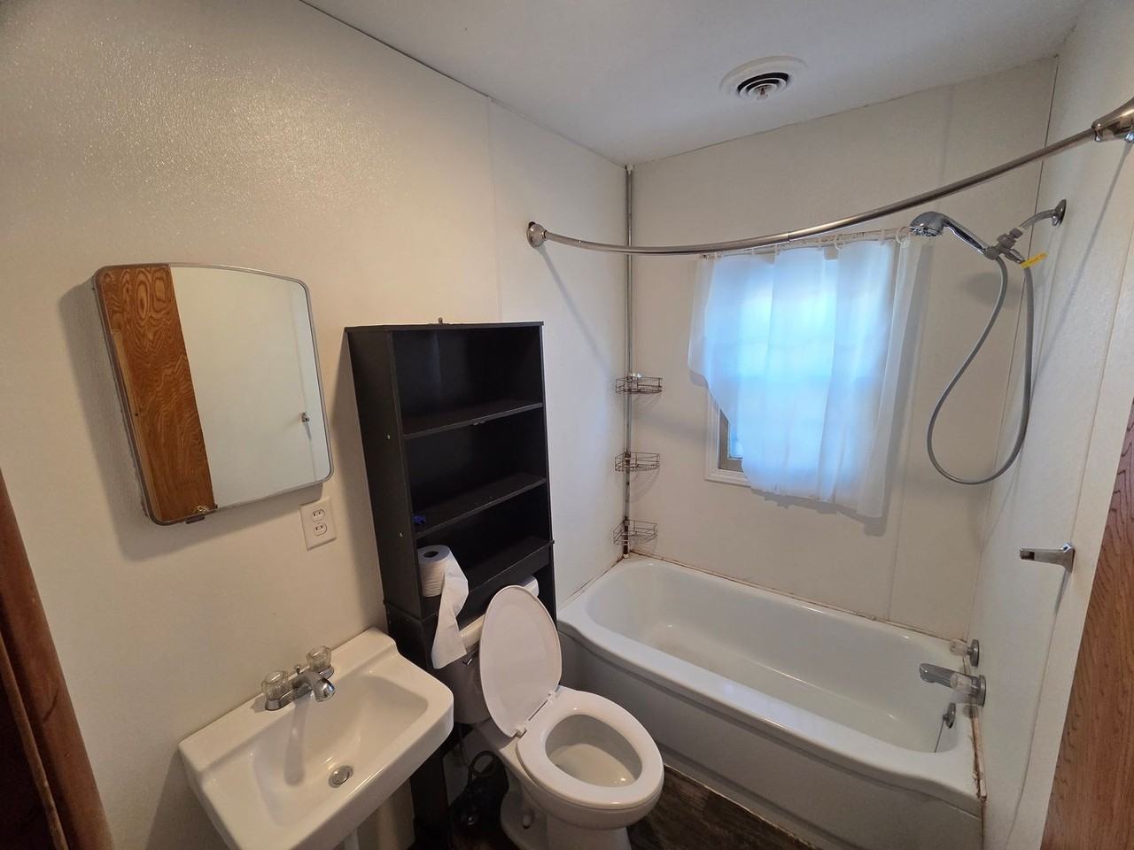 621 4th Street - Photo 4 of 6