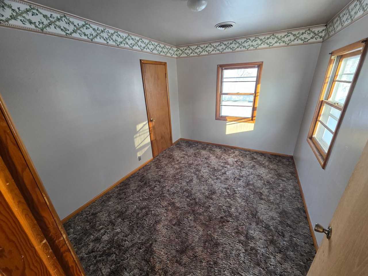 621 4th Street - Photo 5 of 6