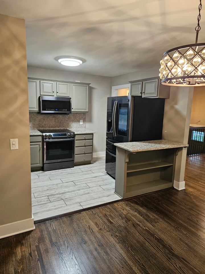 237 Eisenhower Dr #1 - Photo 6 of 29