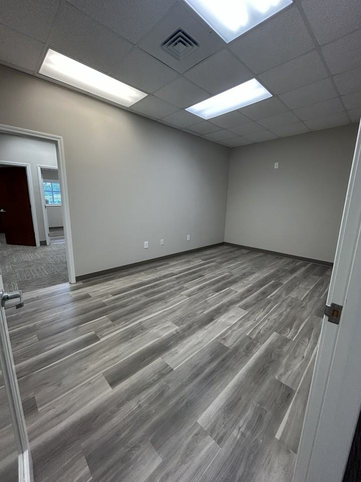 5039 Executive Dr #400 - Photo 7 of 14