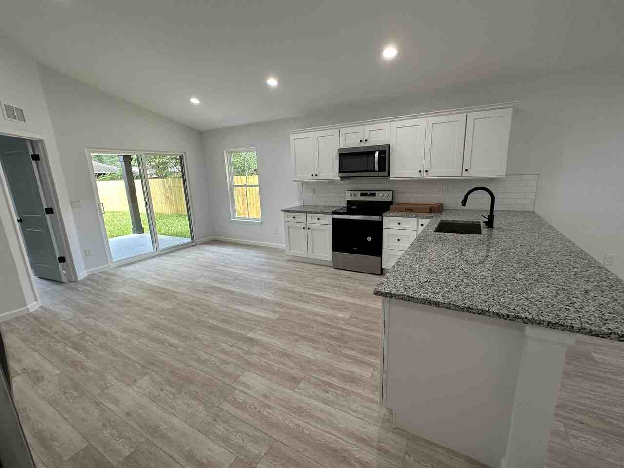 231 Monterey Ave #1 - Photo 5 of 18