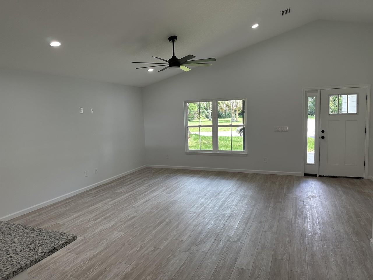 231 Monterey Ave #1 - Photo 6 of 18