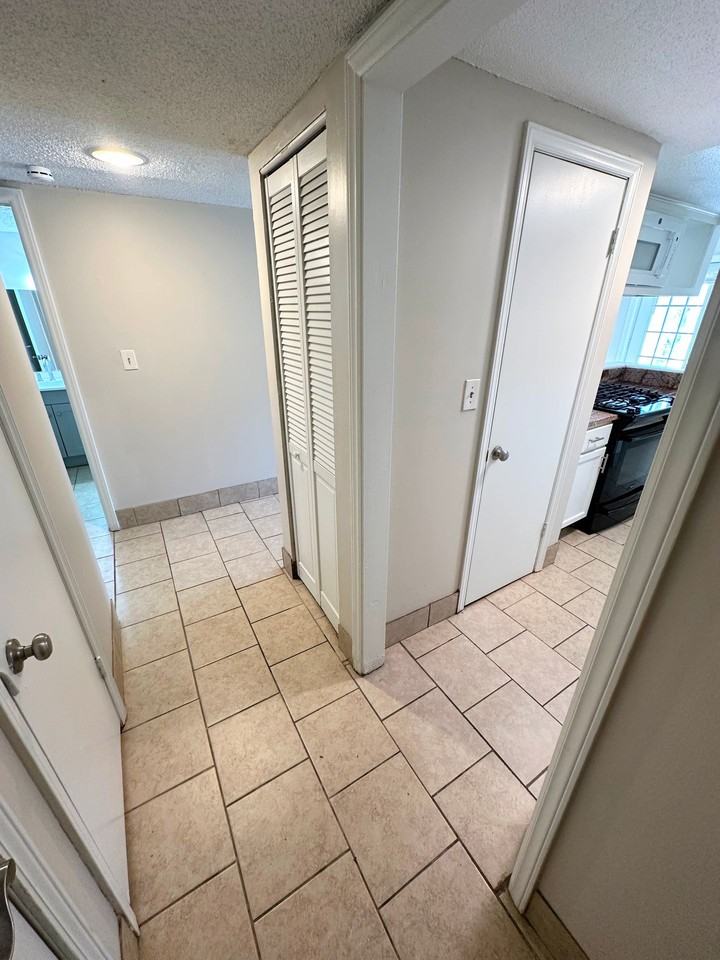 Westport Plaza Apts/WPP1, LLC - Photo 2 of 24