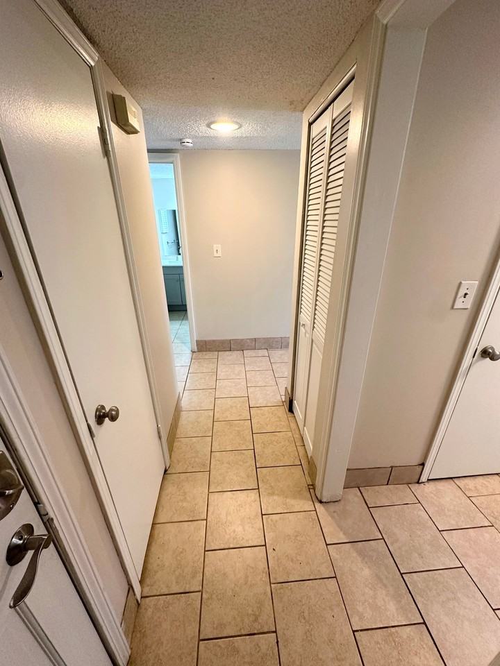 Westport Plaza Apts/WPP1, LLC - Photo 3 of 24