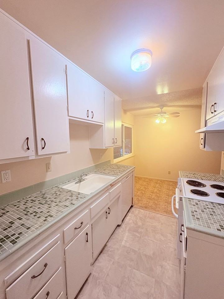 904 Dornajo Way #4 - Photo 2 of 7