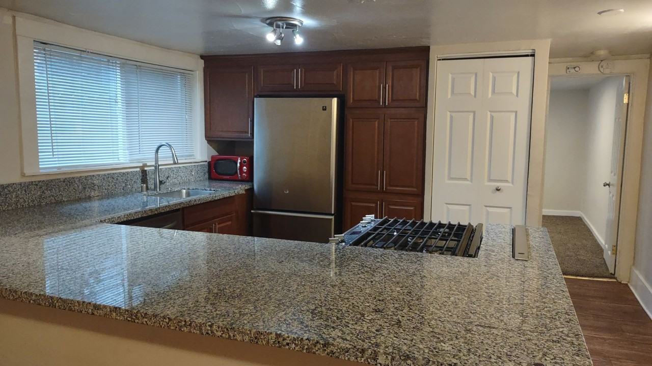 521 T St #C - Photo 5 of 15