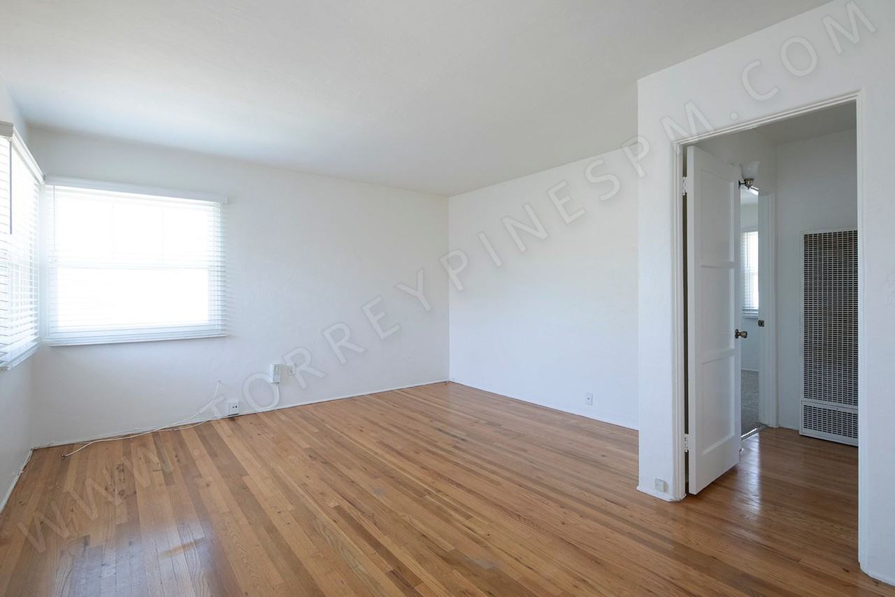 2071 Emerald St - Photo 7 of 21