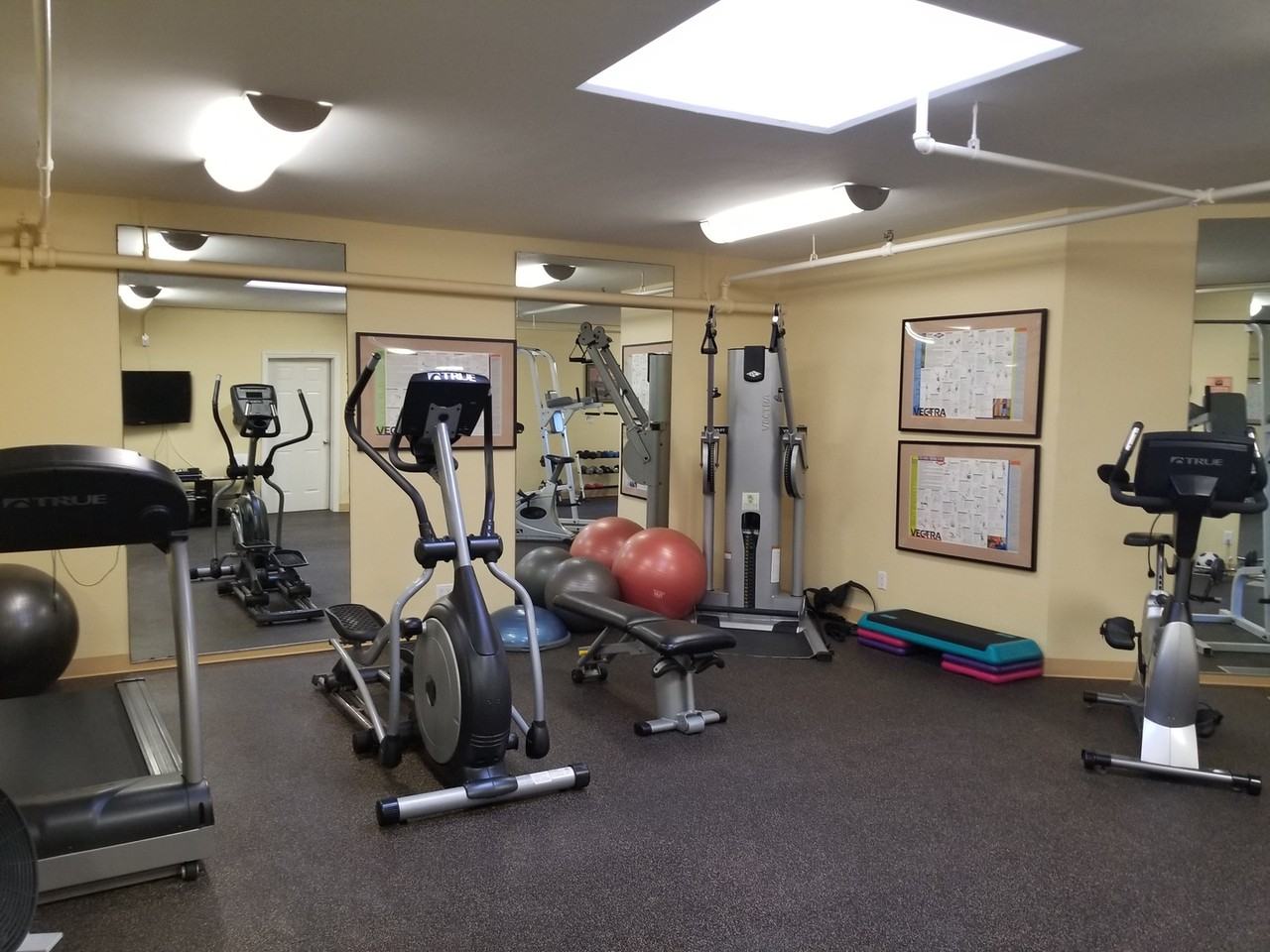 3940 Gresham Street #114 - Photo 7 of 12