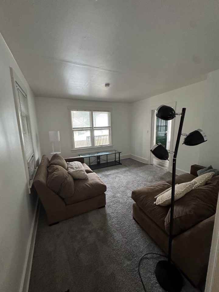 942 Woodlawn Avenue - Photo 5 of 23