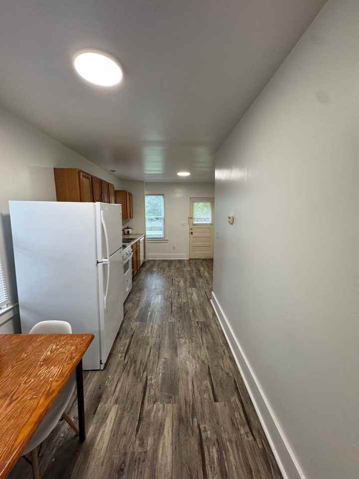 942 Woodlawn Avenue - Photo 7 of 23