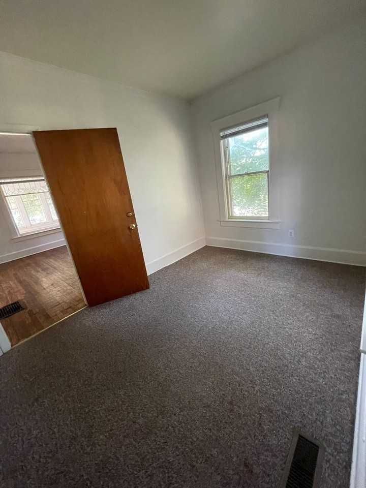 1116 Packard St - Photo 7 of 23