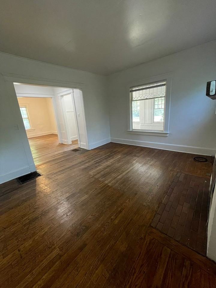 1116 Packard St - Photo 7 of 22