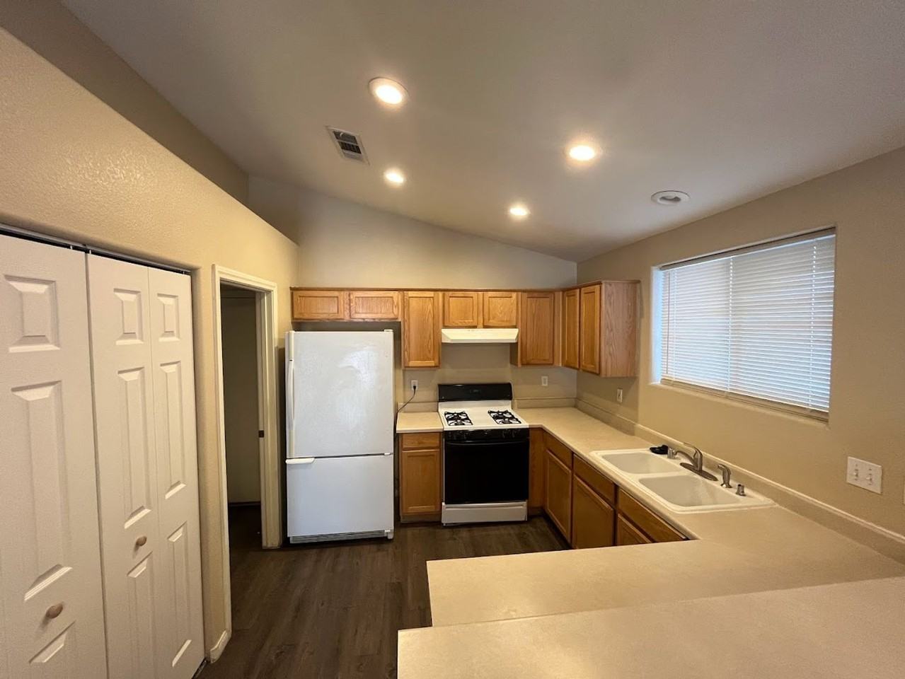 4241 Ivory Nut St - Photo 3 of 17