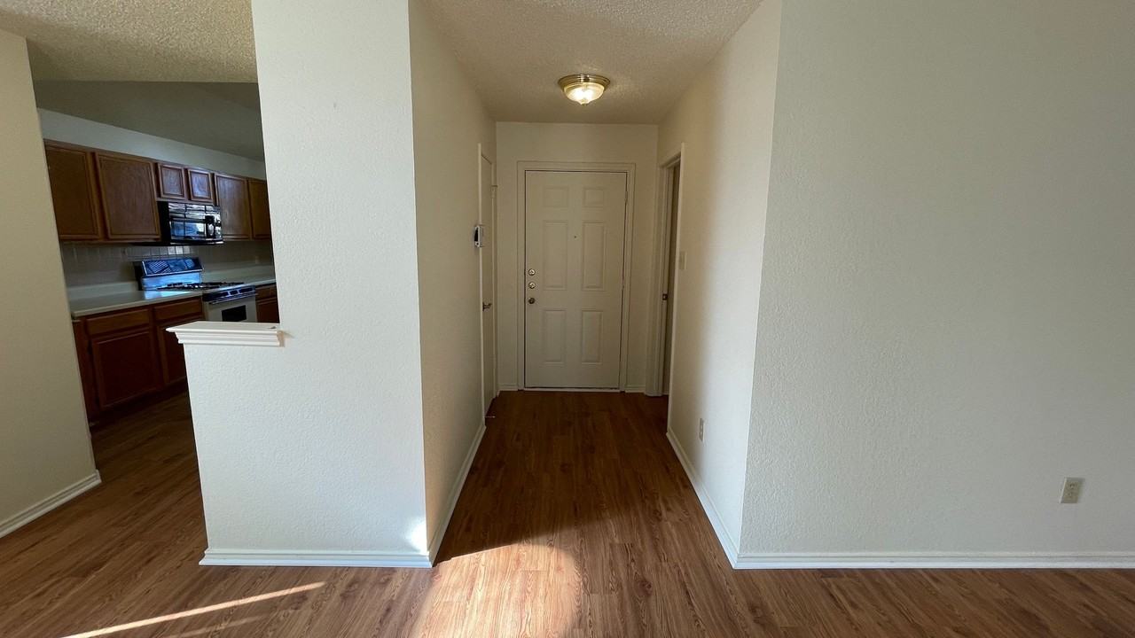 308 Sierra Way - Photo 3 of 30