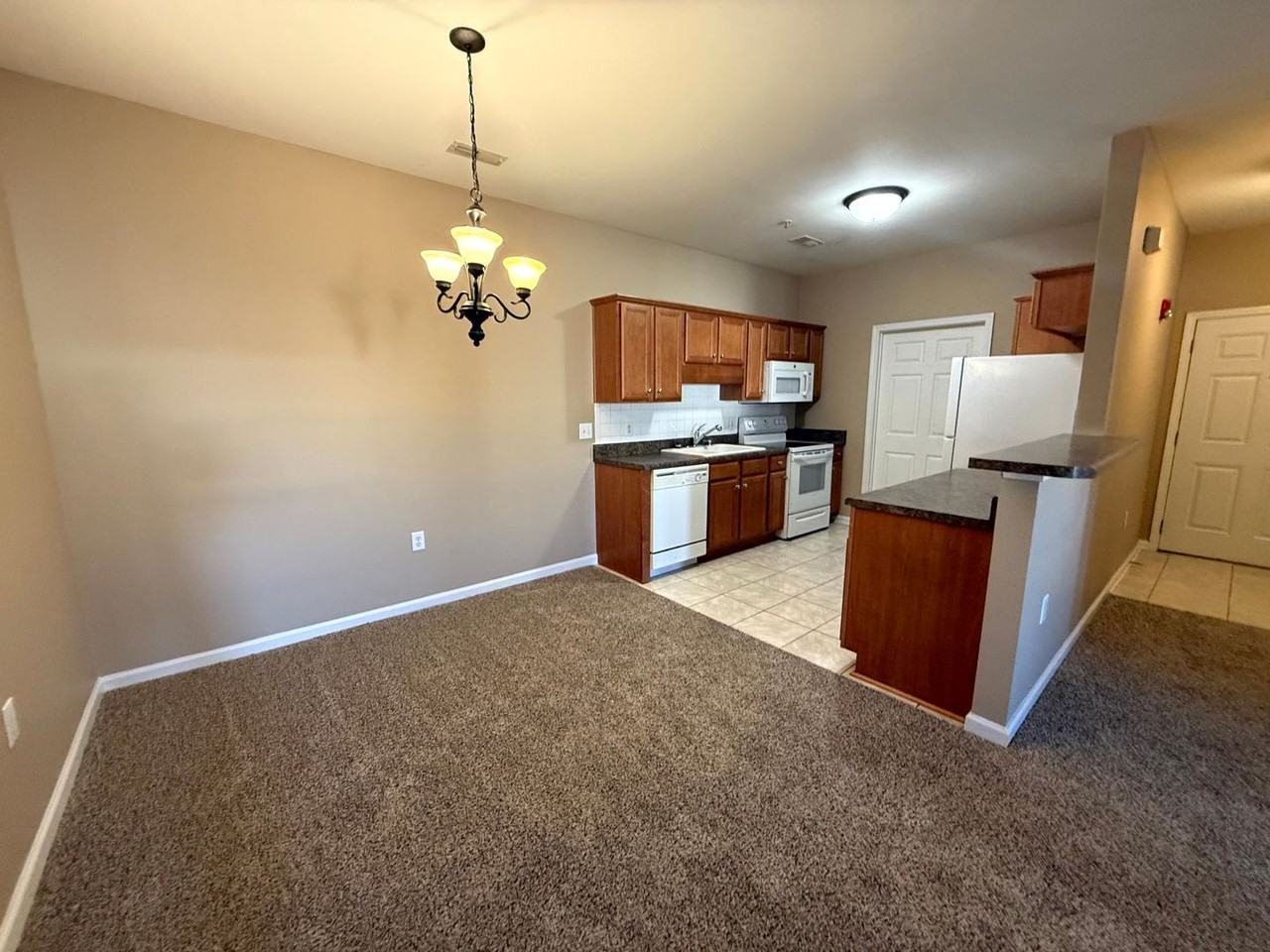 635 Marshtree Ln - Photo 4 of 20