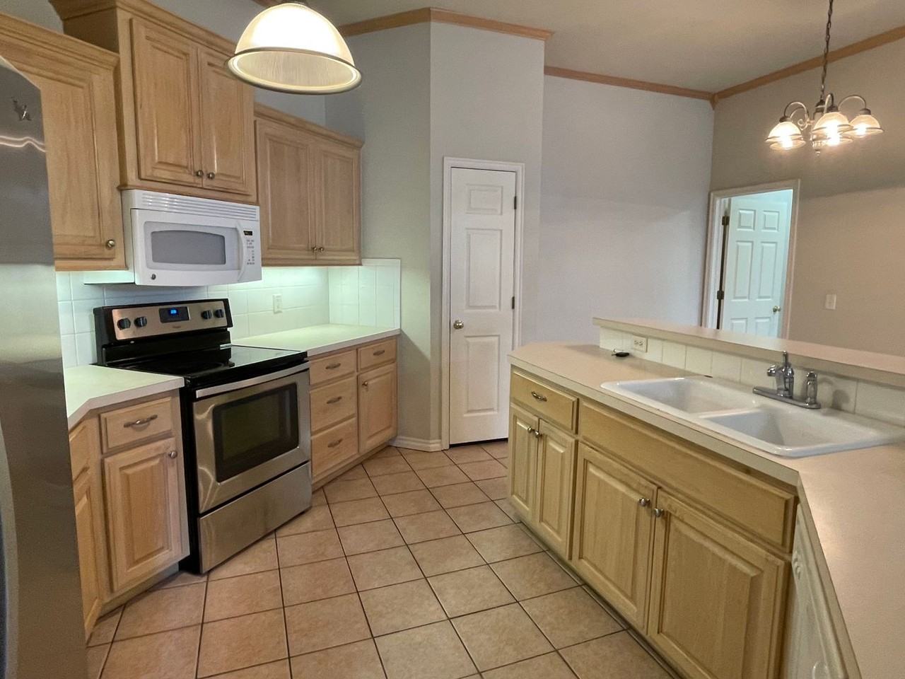 15500 Swallowtail Road - Photo 7 of 20