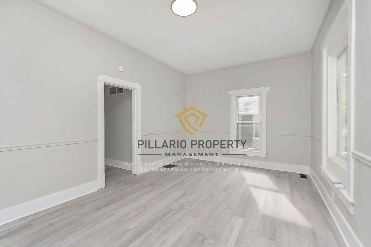 33 S Addison St - Photo 4 of 25