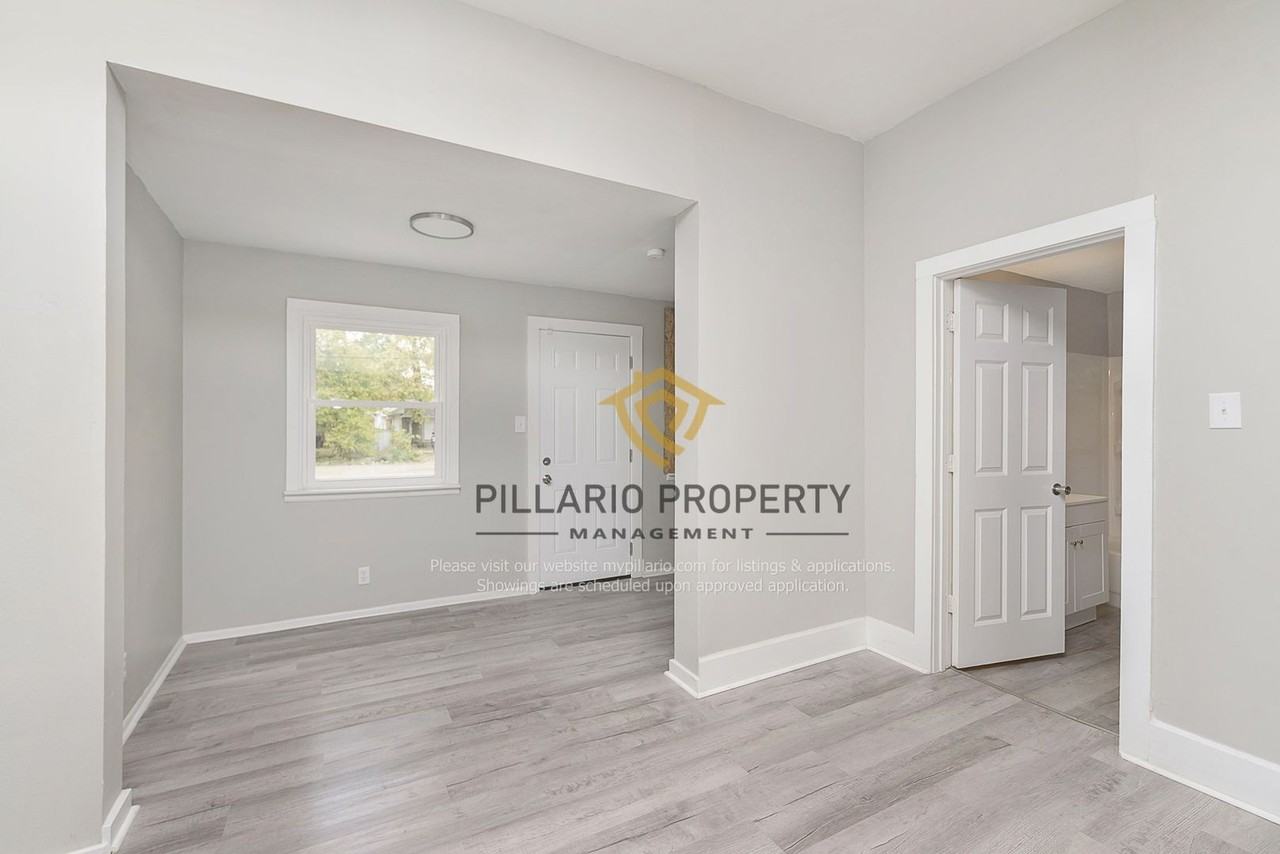 33 S Addison St - Photo 7 of 25