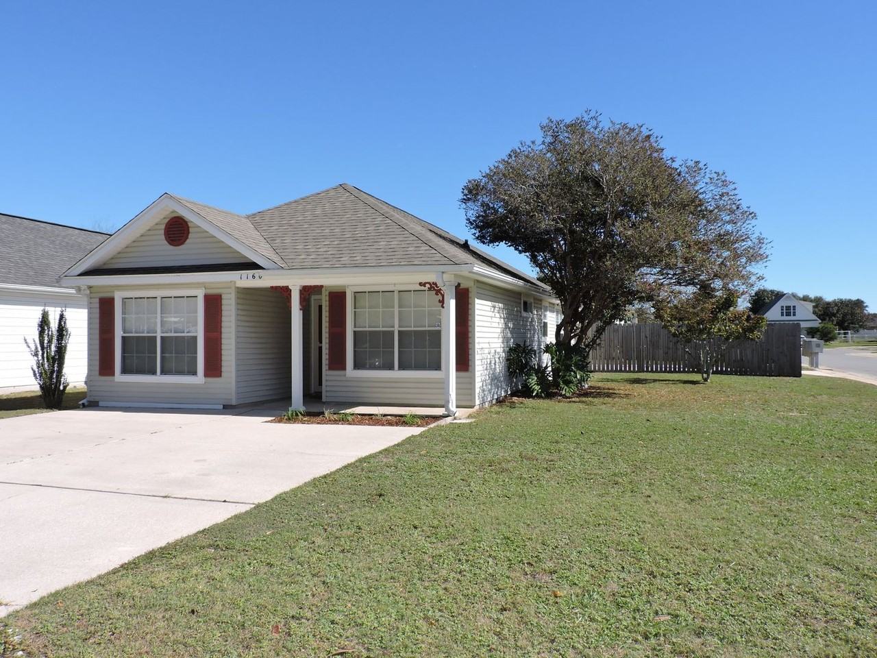 1160 Sweetbriar Street - Photo 2 of 29