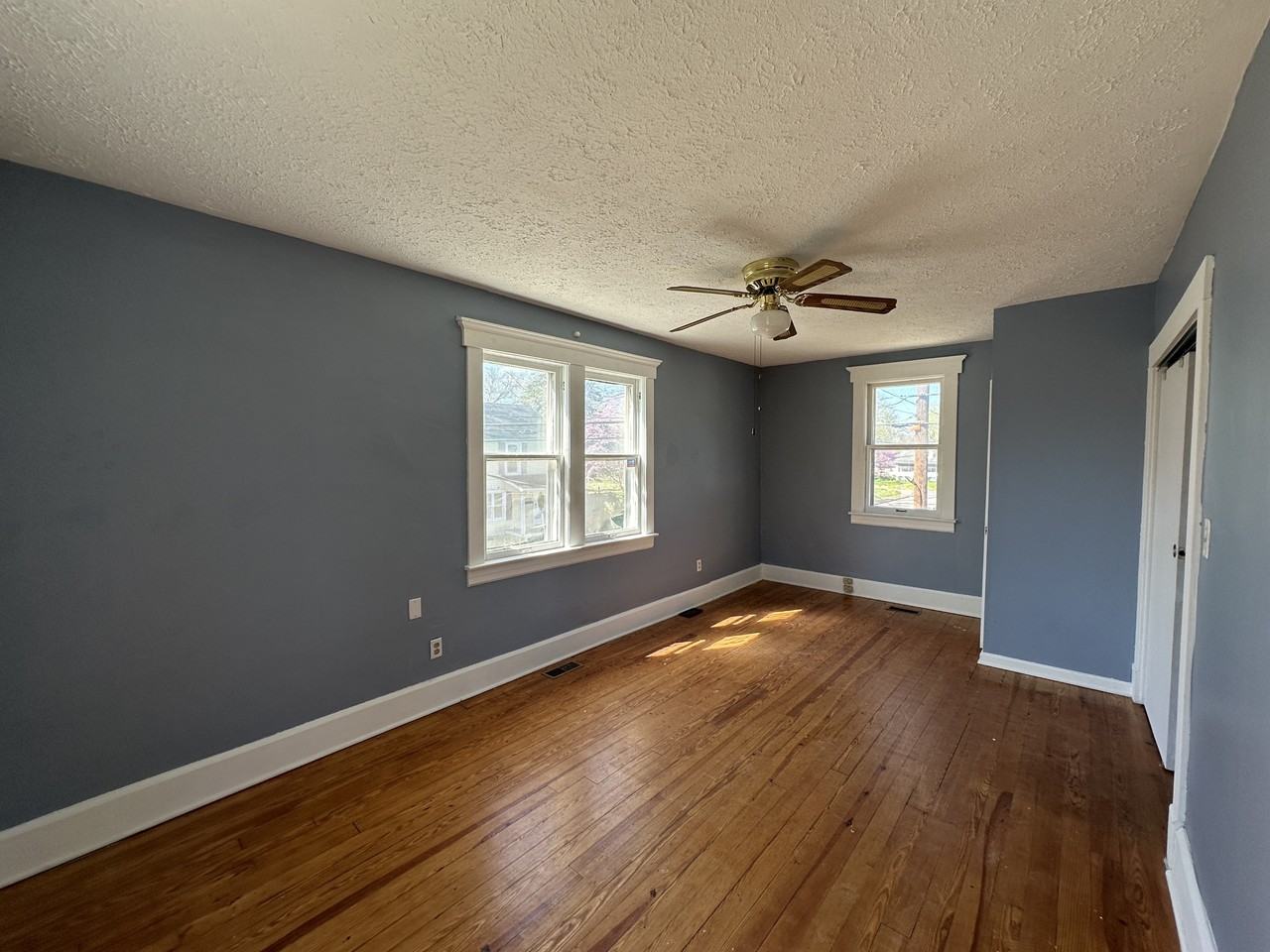 119 West Ashland Avenue #119 - Photo 4 of 13