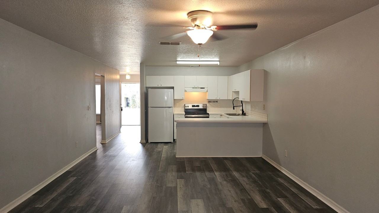 2609 Hollow Ln - Photo 3 of 10