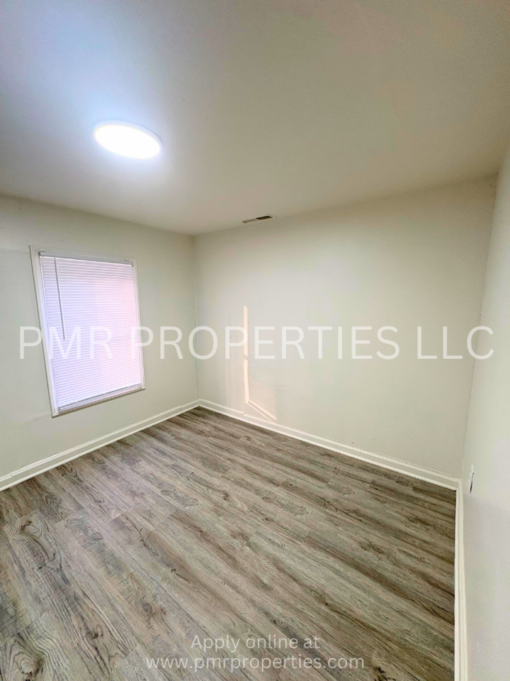 2406 N 3rd St - Photo 4 of 11