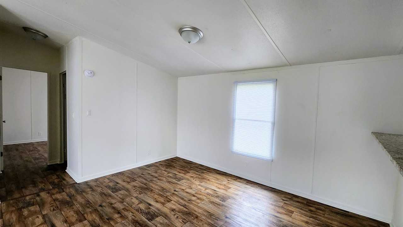 1401 14th St - Photo 7 of 34