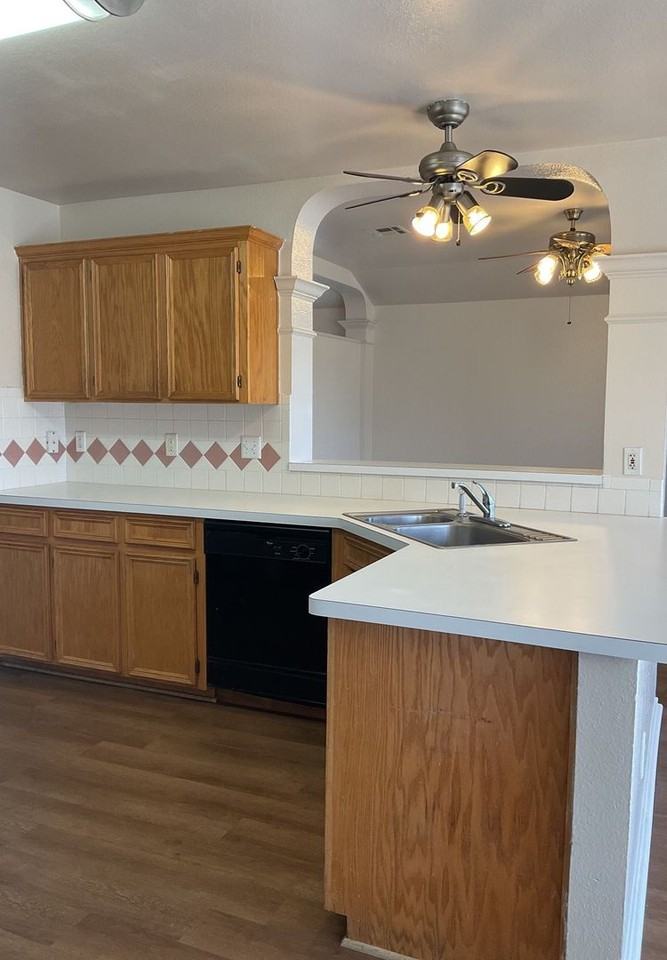 602 Del Mar Drive - Photo 4 of 26