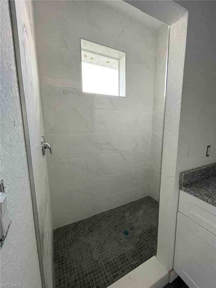 275 Sw 4th St - Photo 5 of 50