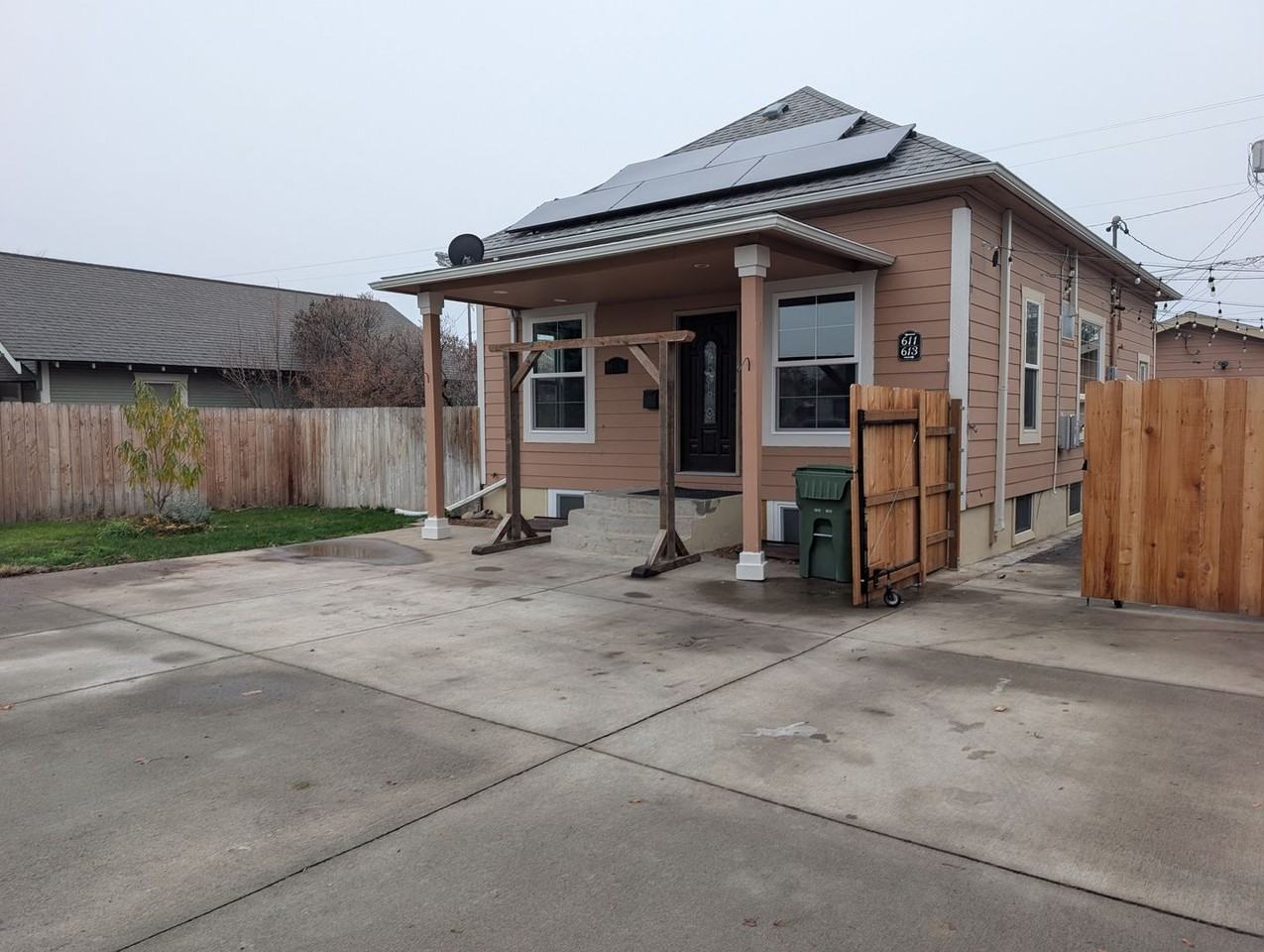 611 Ward St - Photo 3 of 17