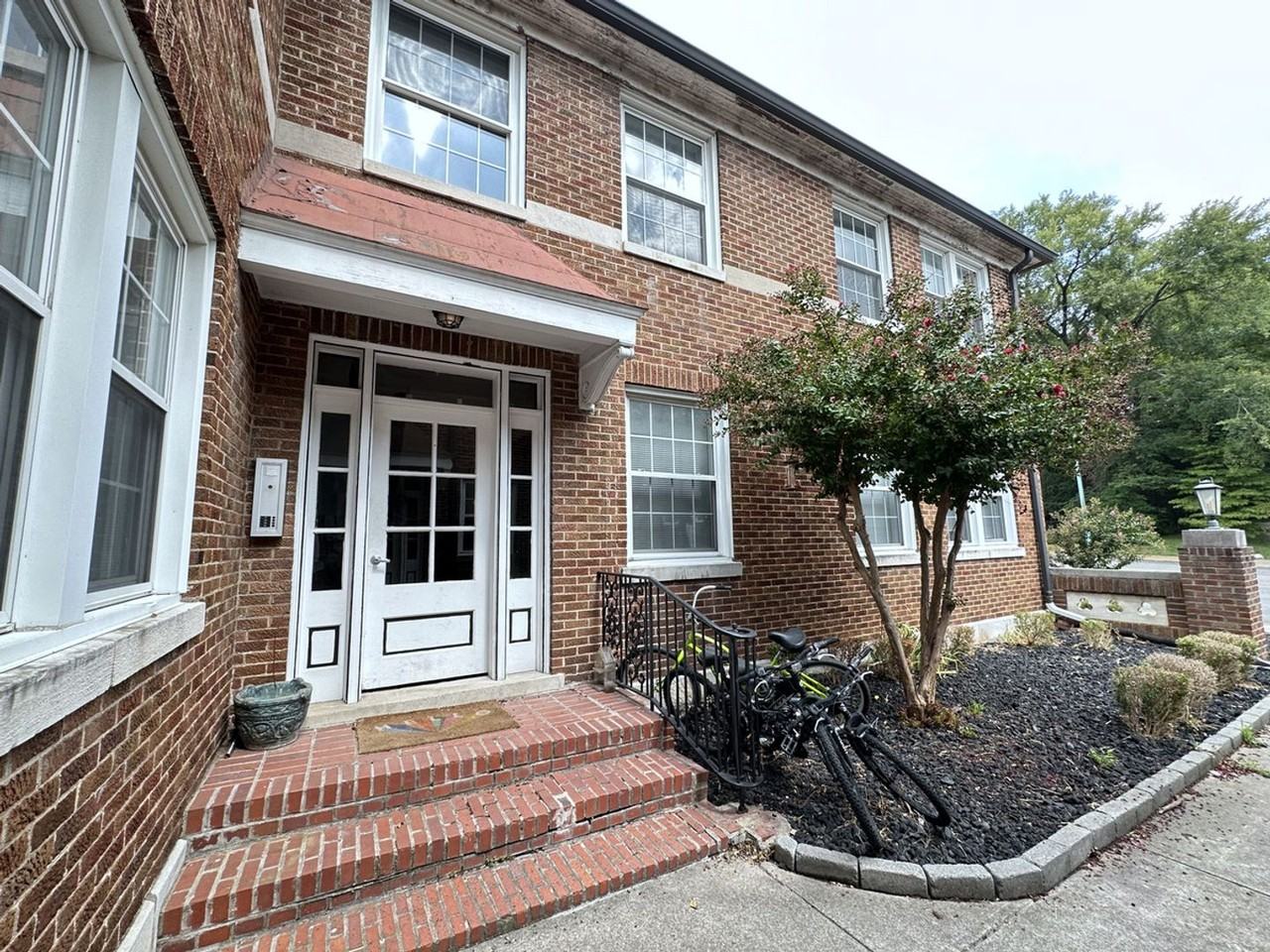 610 N 2nd St - Photo 3 of 31