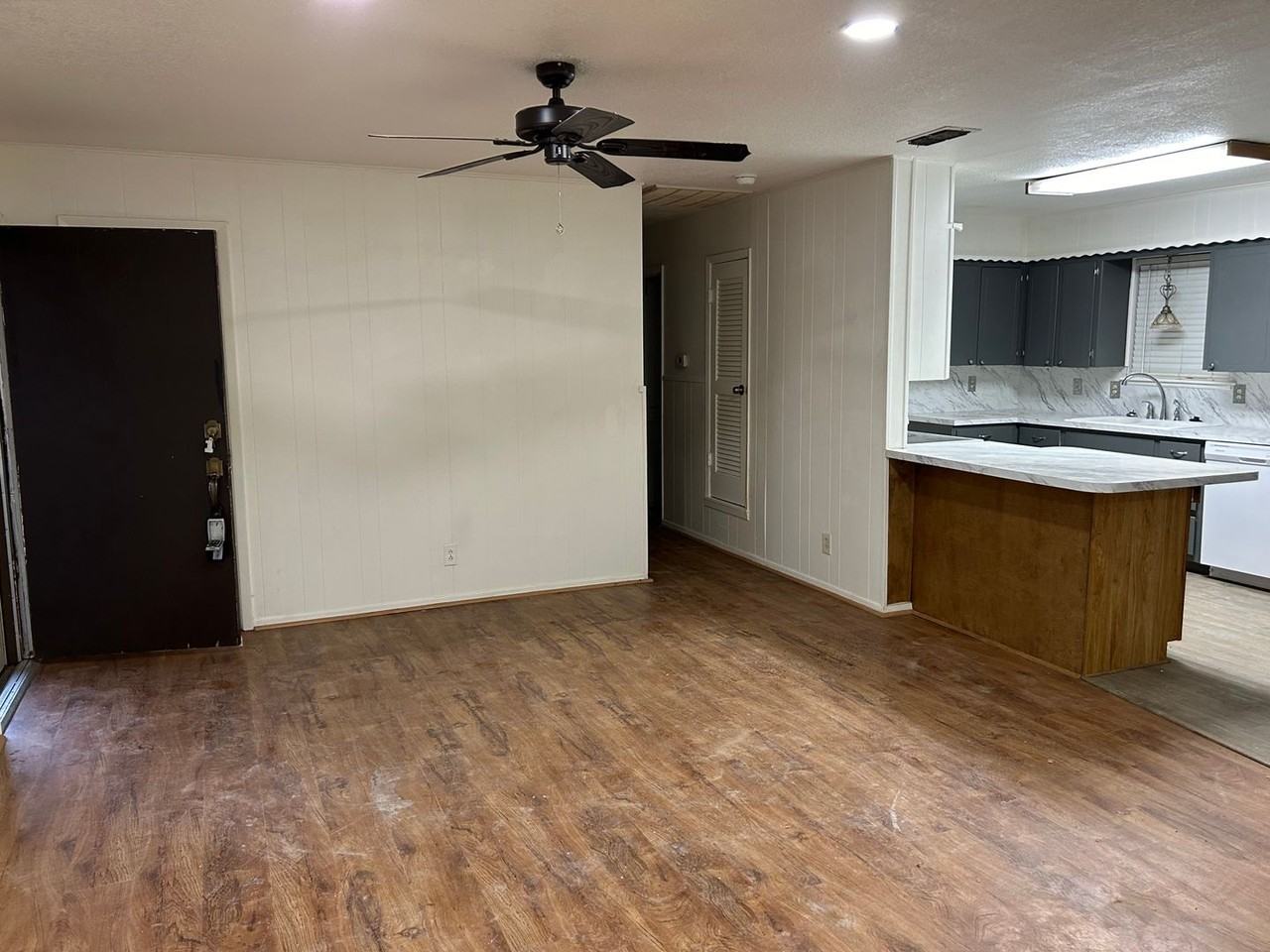 1025 West Terry Street - Photo 3 of 20