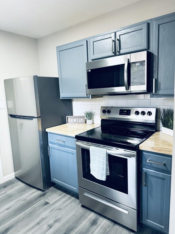 824 Stoneykirk Dr #1 - Photo 5 of 16