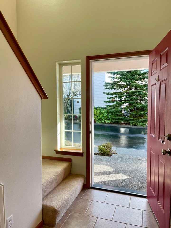 10588 Ne Kingston Meadows Cir - Photo 4 of 28