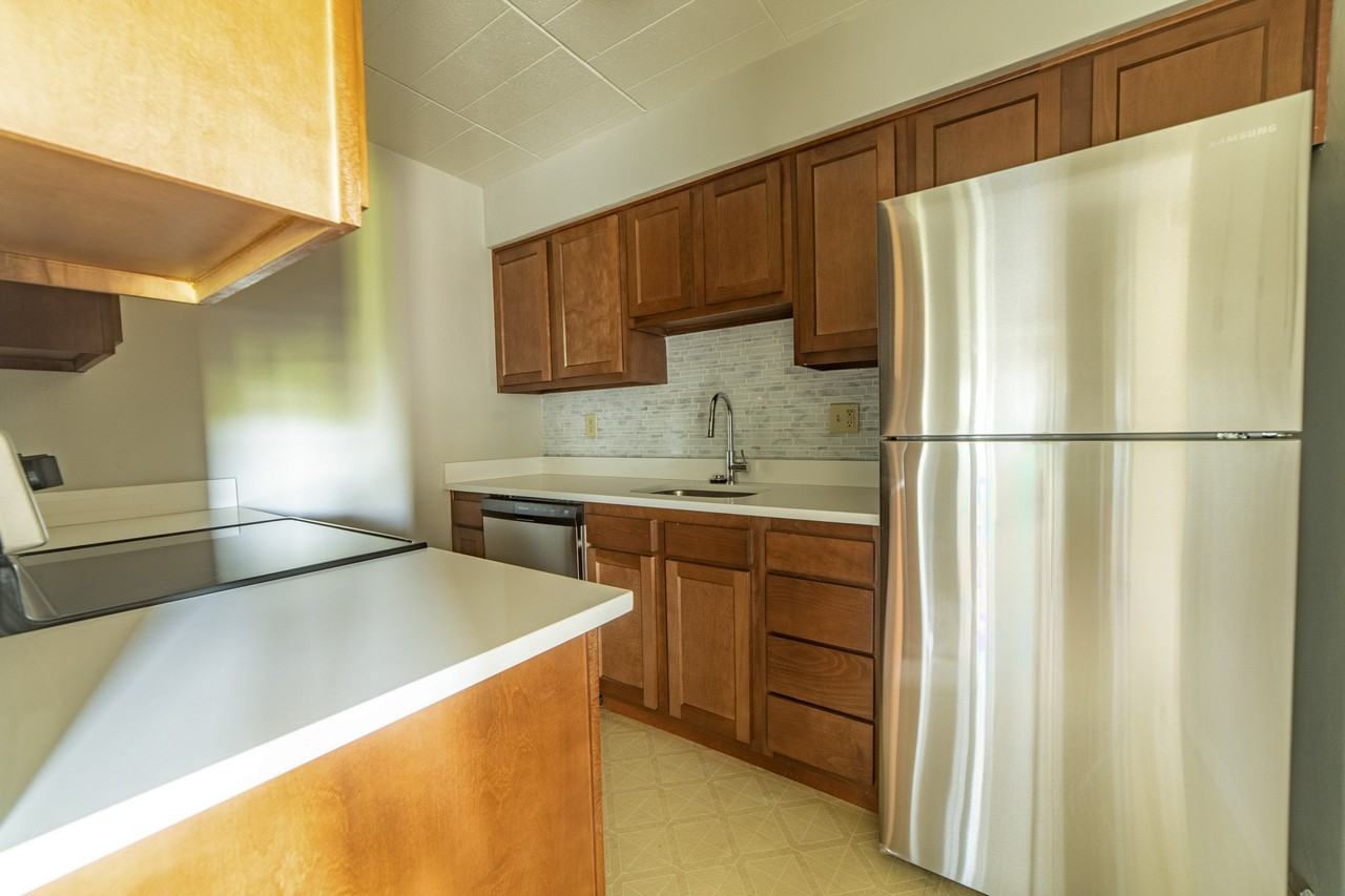 3950 3950 OLD WILLIAM PENN HIGHWAYAPT 542 #542 - Photo 2 of 10