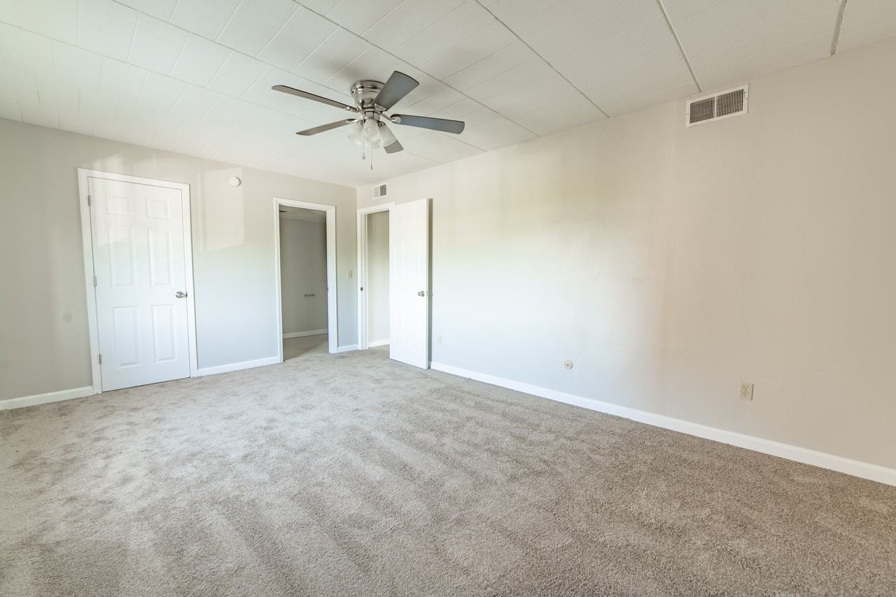 3950 3950 OLD WILLIAM PENN HIGHWAYAPT 542 #542 - Photo 4 of 10