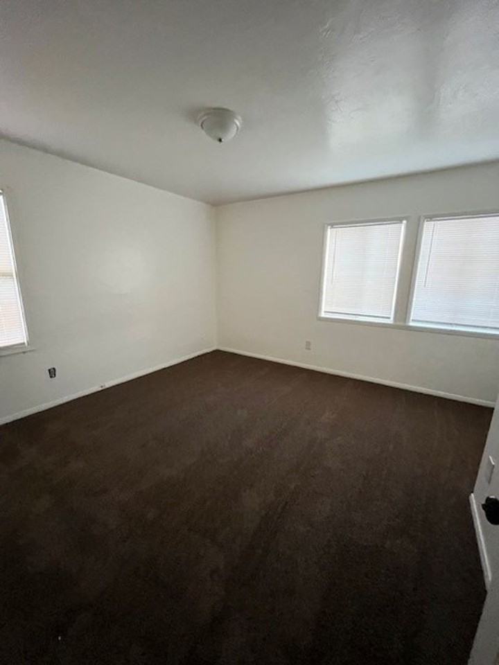 229 T Street - Photo 5 of 8