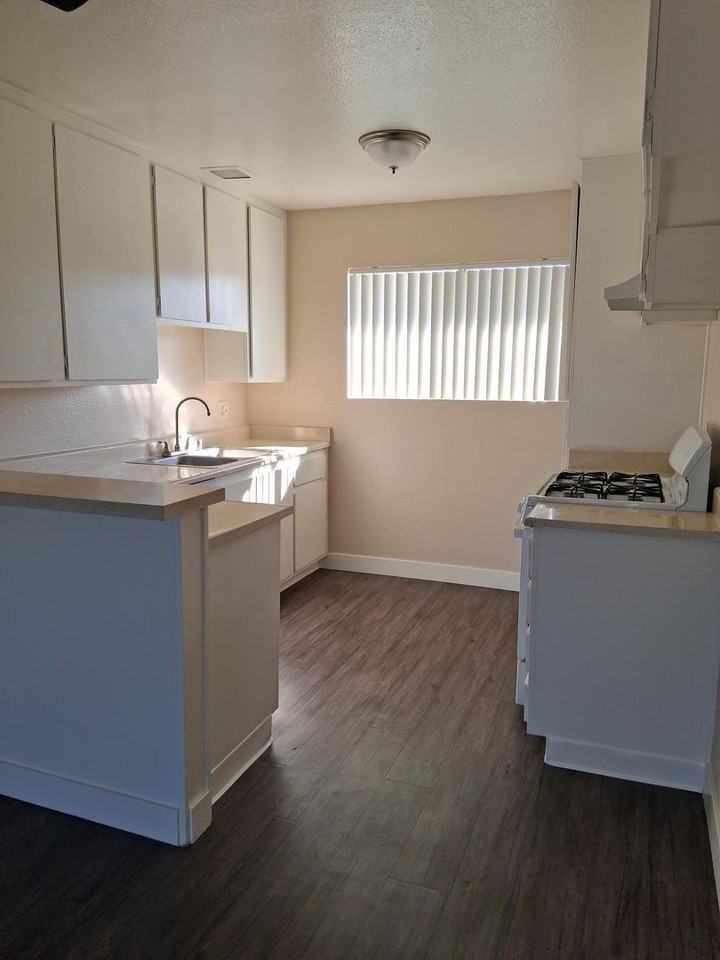 1802 Camino Viejo - Photo 3 of 10