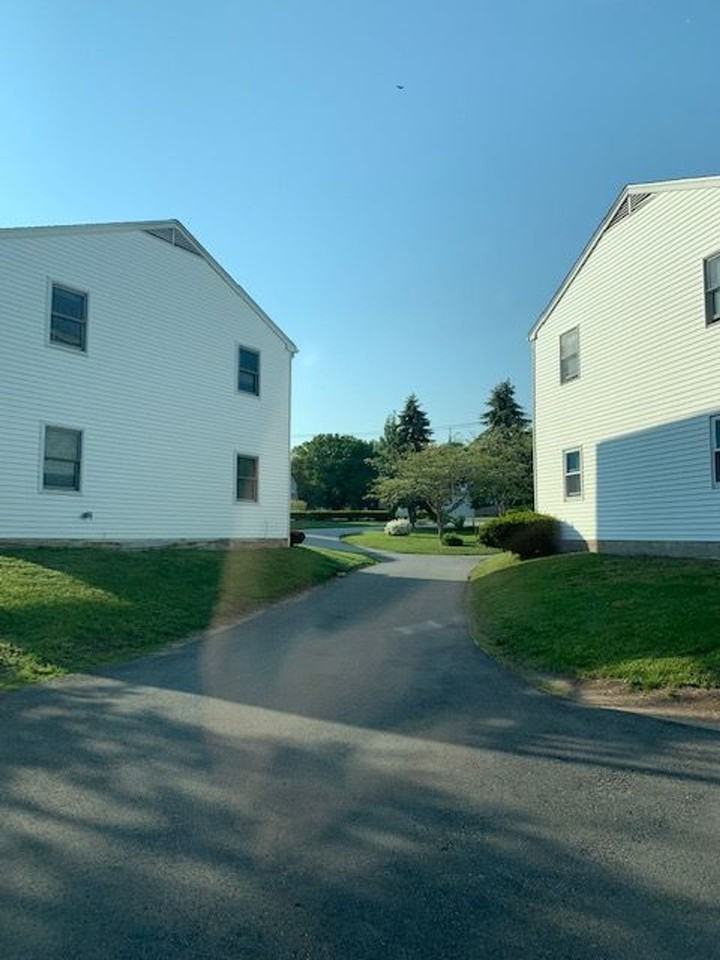 Two Bedroom Unit in Westbrook - Photo 4 of 15