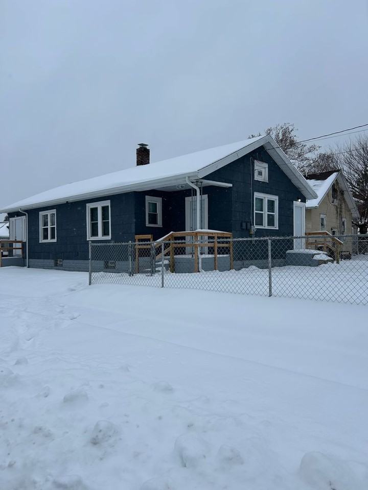 802 Huey St - Photo 3 of 24