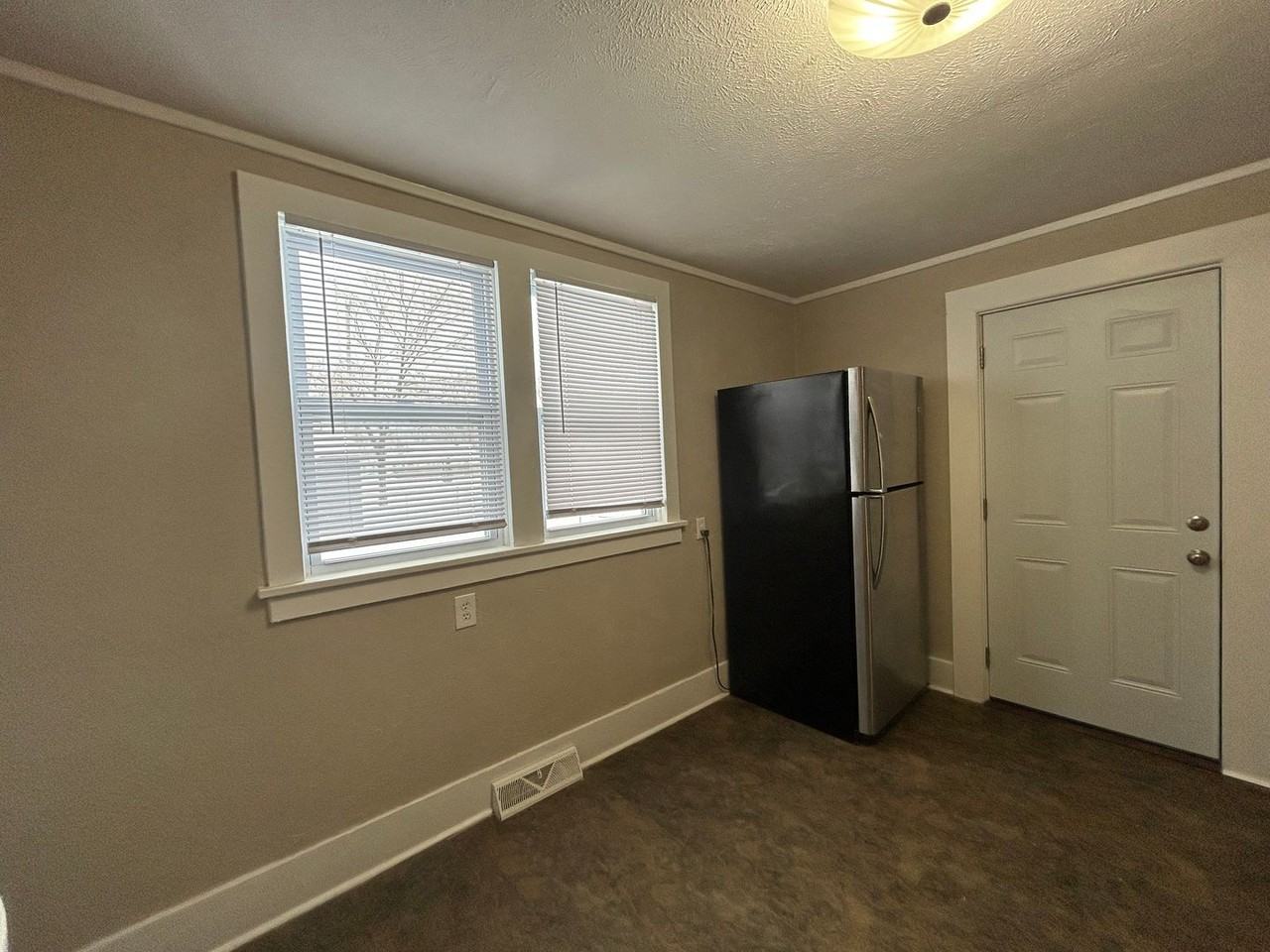 802 Huey St - Photo 5 of 24