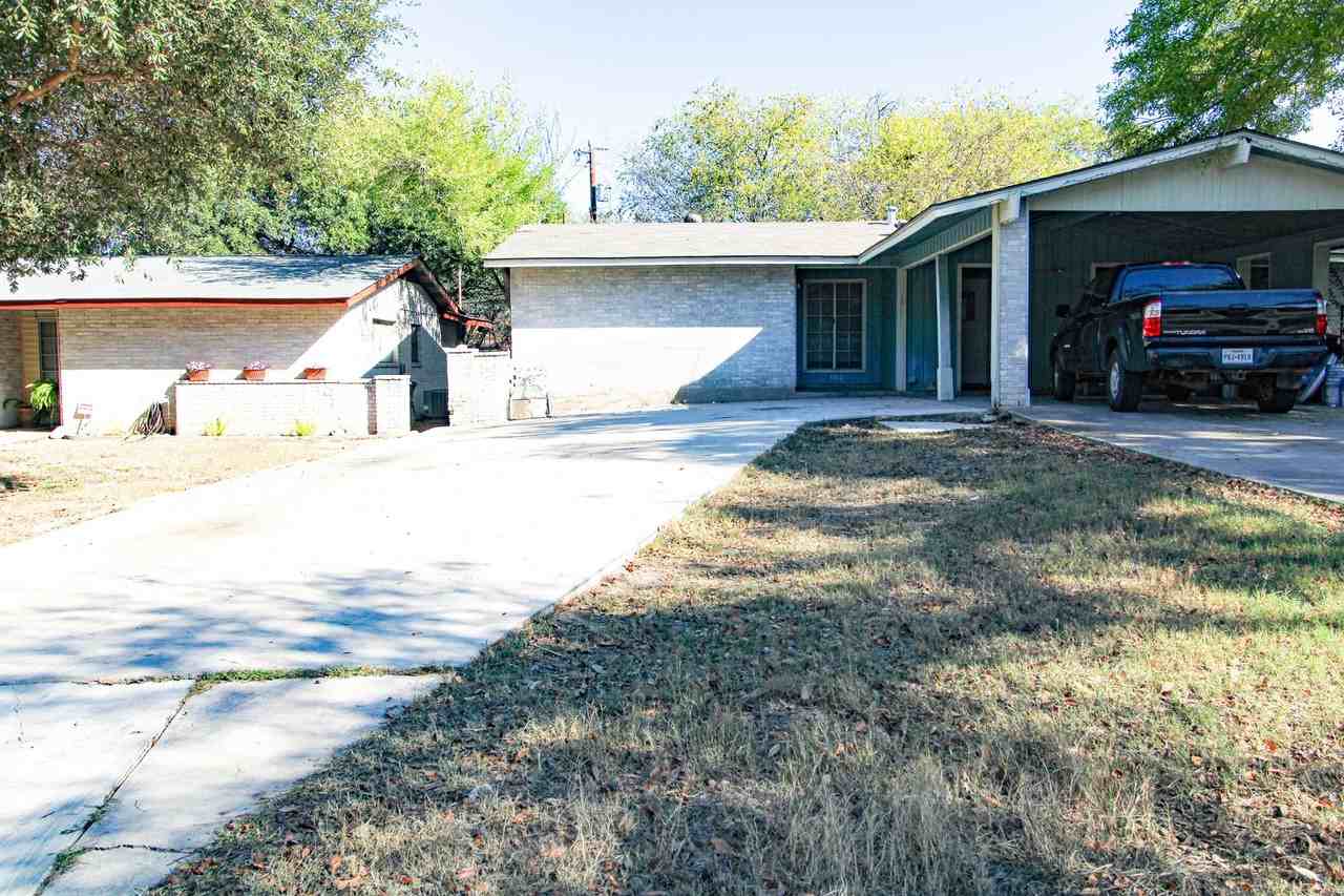 1031 Fabulous Dr - Photo 2 of 34