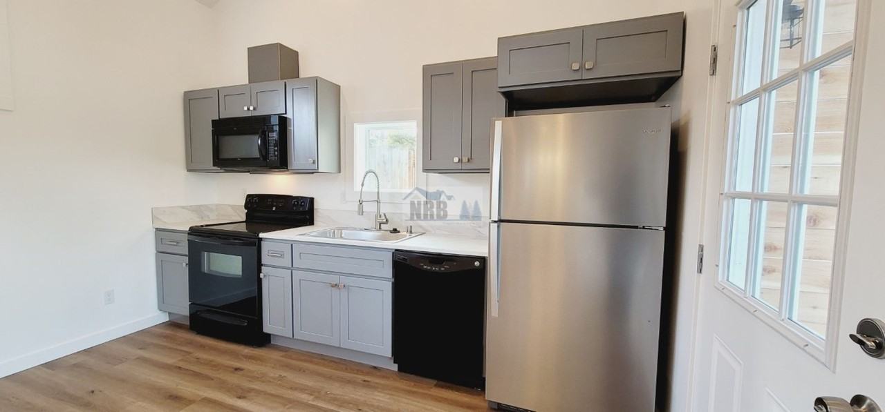 5621 North 44th Street #B - Photo 2 of 16