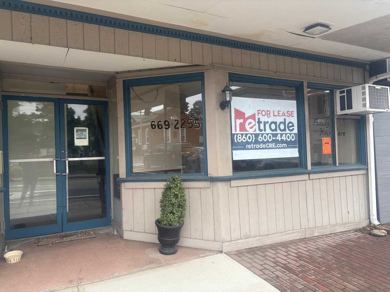 7 7 East Main StreetEmpty Barber Shop #7 - Photo 5 of 23