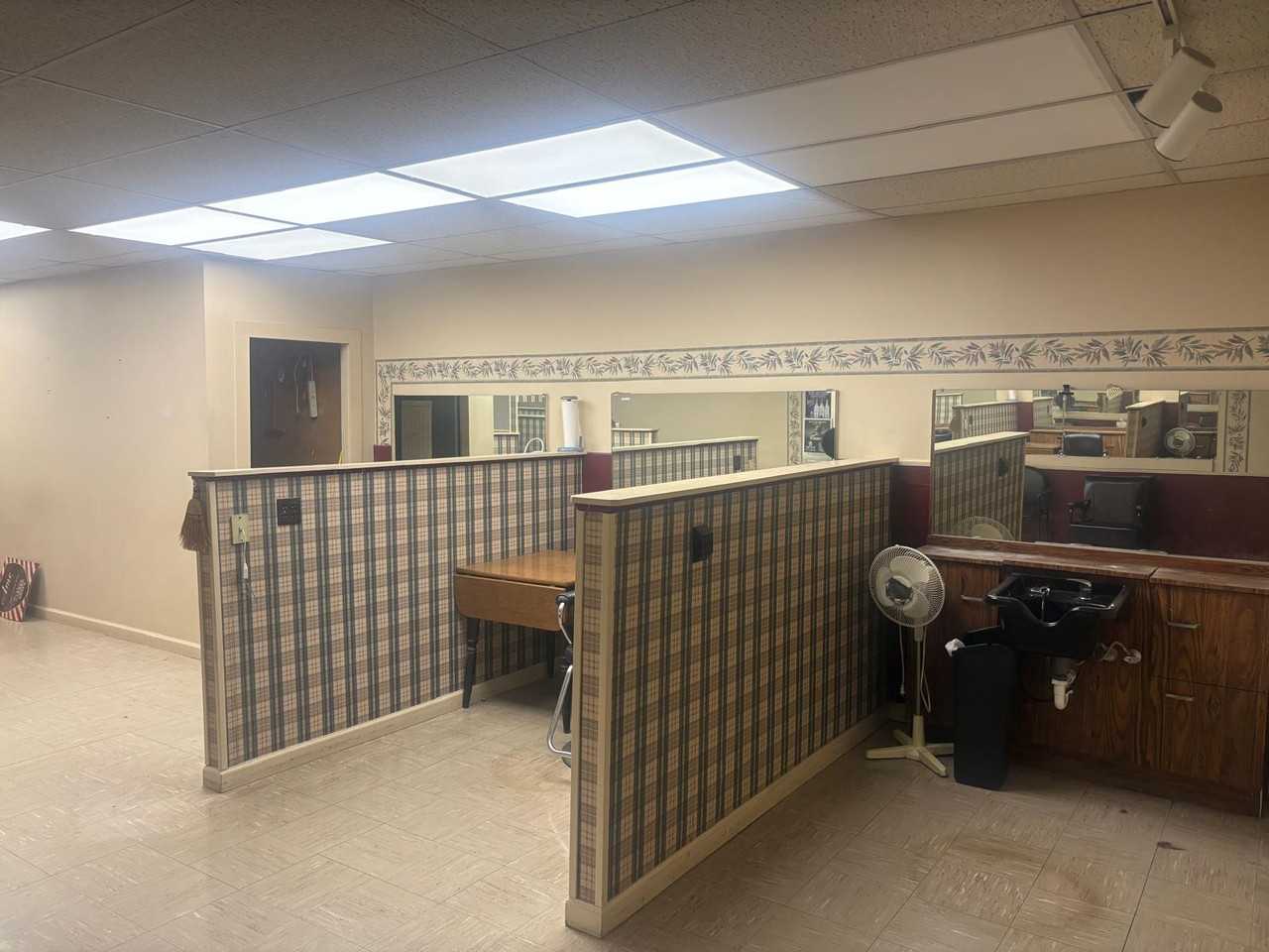 7 7 East Main StreetEmpty Barber Shop #7 - Photo 6 of 23