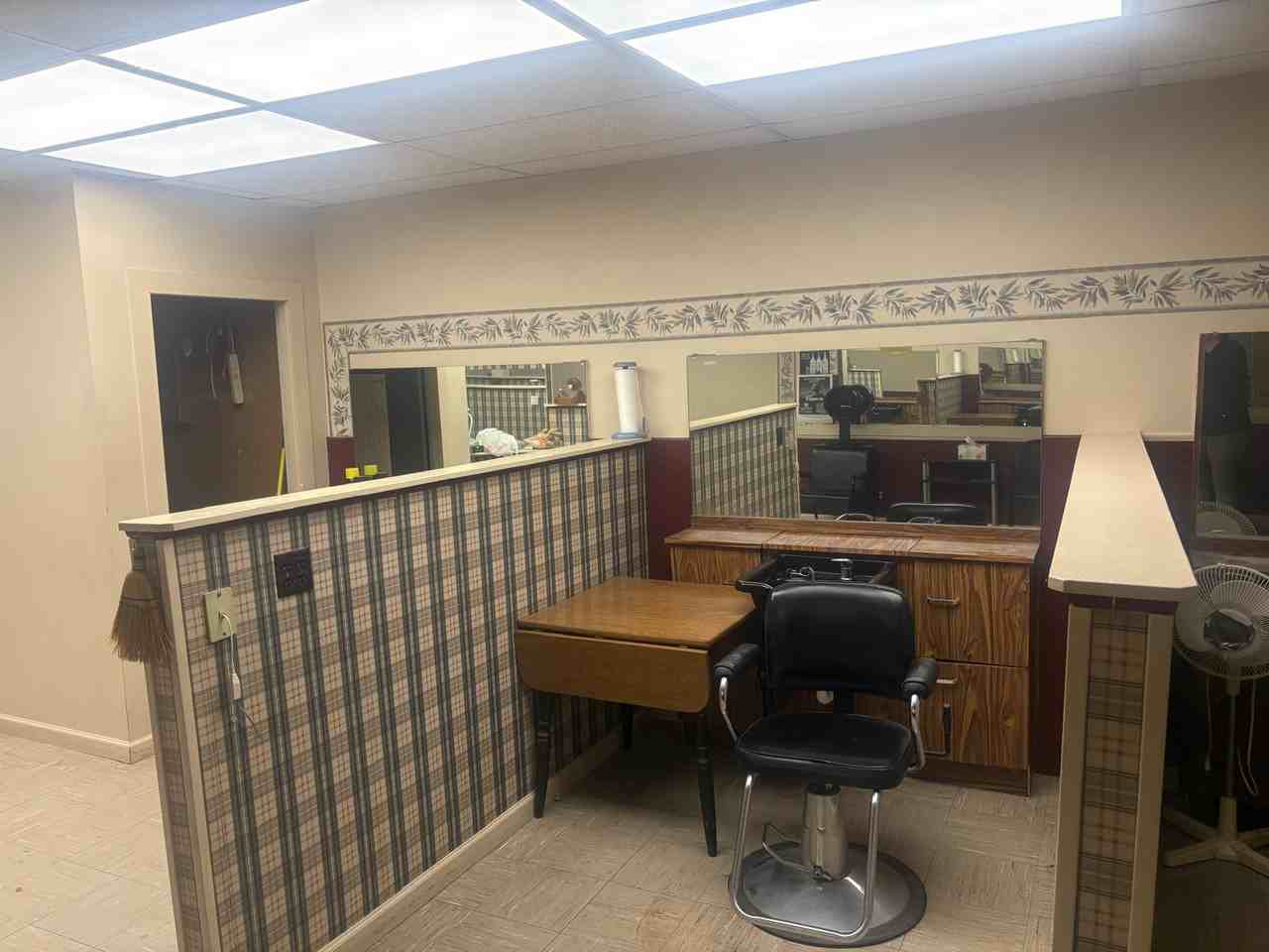 7 7 East Main StreetEmpty Barber Shop #7 - Photo 7 of 23